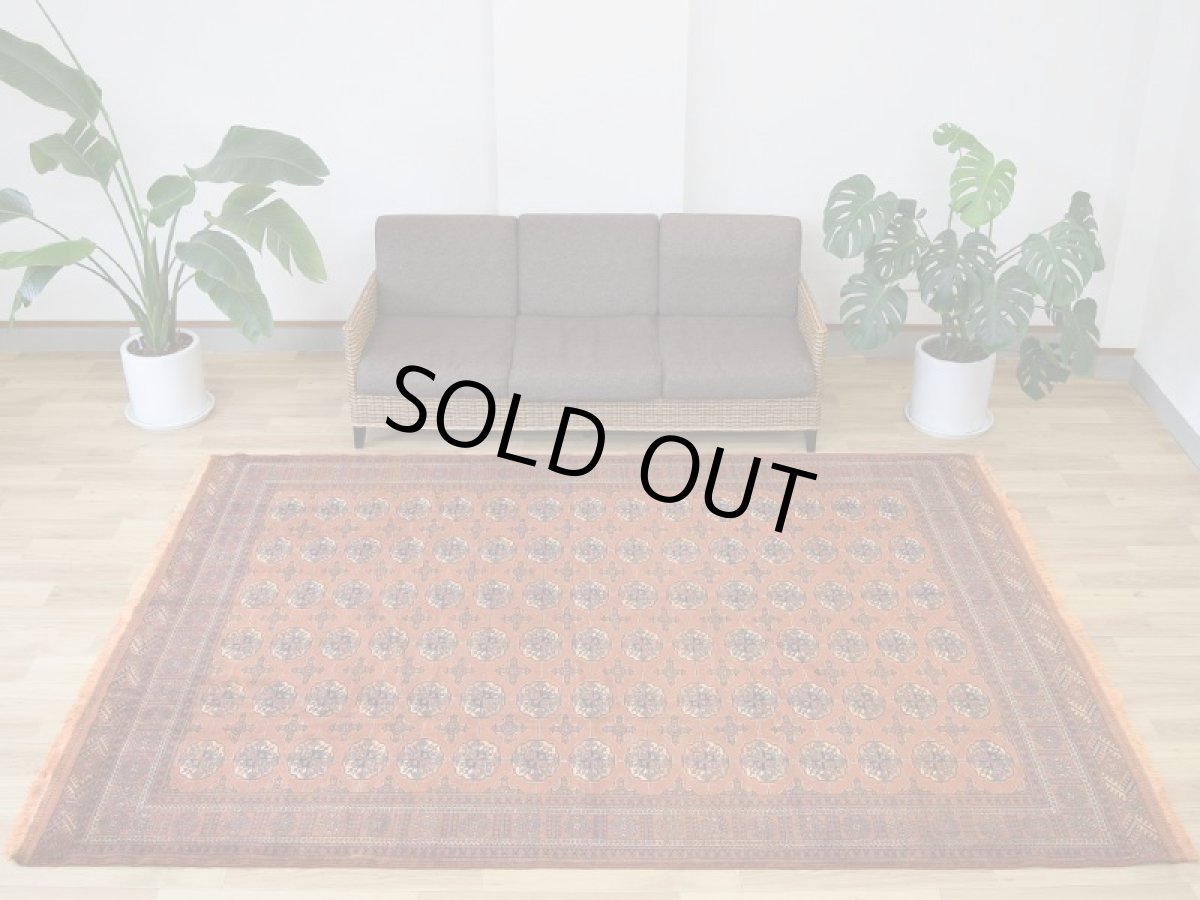 画像2: 良品 ペルシャ 部族絨毯 トルクメン 縦3m 横2m 6㎡ 6帖 リビング ダイニング 3人掛けソファ サイズ 285 x 210 cm No.P512 ウール 手織り ハンドメイド トライバル ラグ マット カーペット 茶 ブラウン オレンジ ギュル 幾何学模様 民族柄 ビンテージ ヴィンテージ b-p512-285210h073a084 (2)