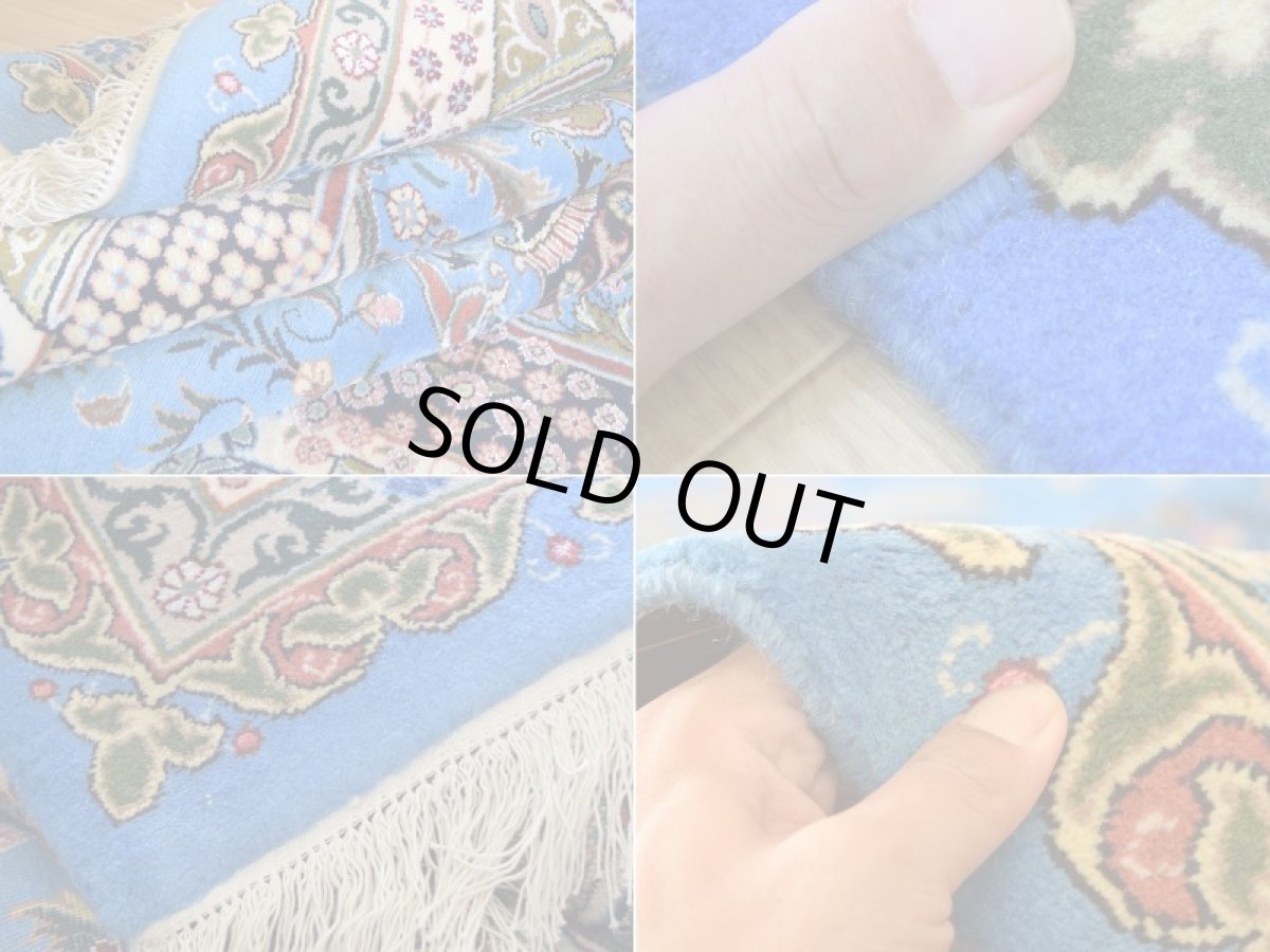 画像18: 新品 ペルシャ 絨毯 カシュマール 産  縦3m 横2m 6㎡ 〜6帖程度 リビング ダイニング 3人掛けソファ コーナーソファ 大判 サイズ 302 x 192 cm No.2271 シルク ウール 手織り トライバル ラグ 敷物 カーペット 花柄 花瓶 花束 メヘラブ ゴルダニ模様  水色 スカイブルー n-2271-302192s5861a0022 (18)