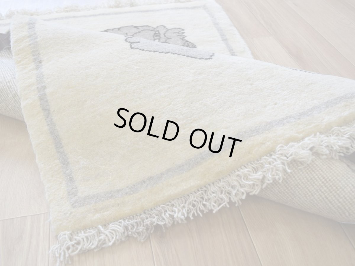 画像17: 新品 ペルシャ ギャッベ 縦1.1m アクセント ラグ サイズ 106 x 75 cm No.2371 肉厚 ウール 手織り ハンドメイド ギャベ マット カーペット  ライオンラグ ベージュグレー 原毛系 n-2371-106075s101a531 (17)