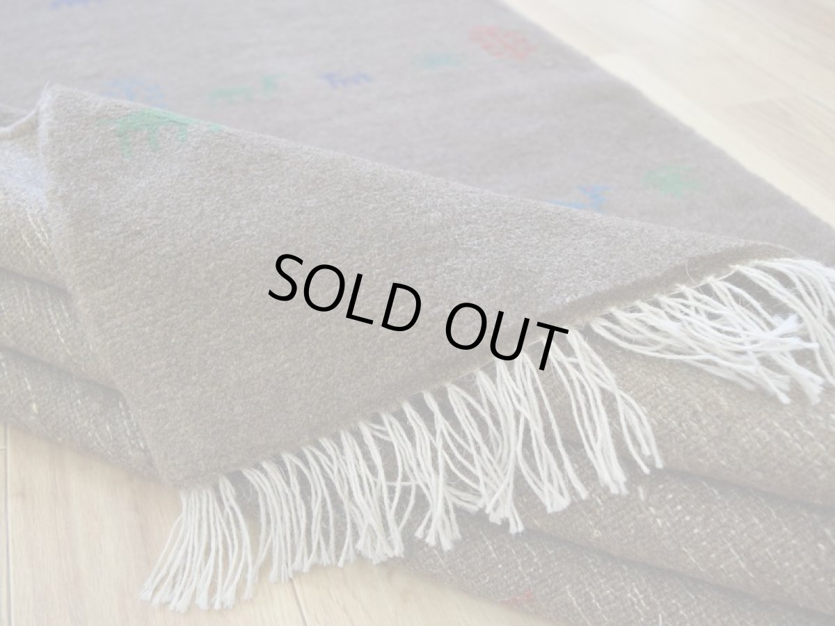 画像13: 新品 ペルシャ ギャッベ 縦2m 横1.3m 2.6㎡ リビング ダイニング 2-3人掛けソファ サイズ 196 × 129 cm No.R393 肉厚 天然 ウール ギャベ 手織り ハンドメイド ラグ 絨毯 カーペット リビングダイニングルームやベッドサイドに ブラウン 茶 動物 植物柄 n-r393-196129h031-071 (13)