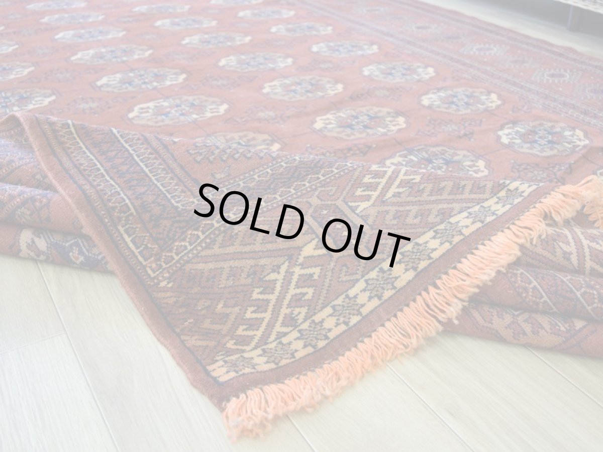 画像13: 良品 ペルシャ 部族絨毯 トルクメン 縦3m 横2m 6㎡ 6帖 リビング ダイニング 3人掛けソファ サイズ 300 x 210 cm No.P536 ウール 手織り ハンドメイド トライバル ラグ マット カーペット 茶 ブラウン ギュル 幾何学模様 民族柄 ビンテージ ヴィンテージ b-p536-300210h073a084 (13)