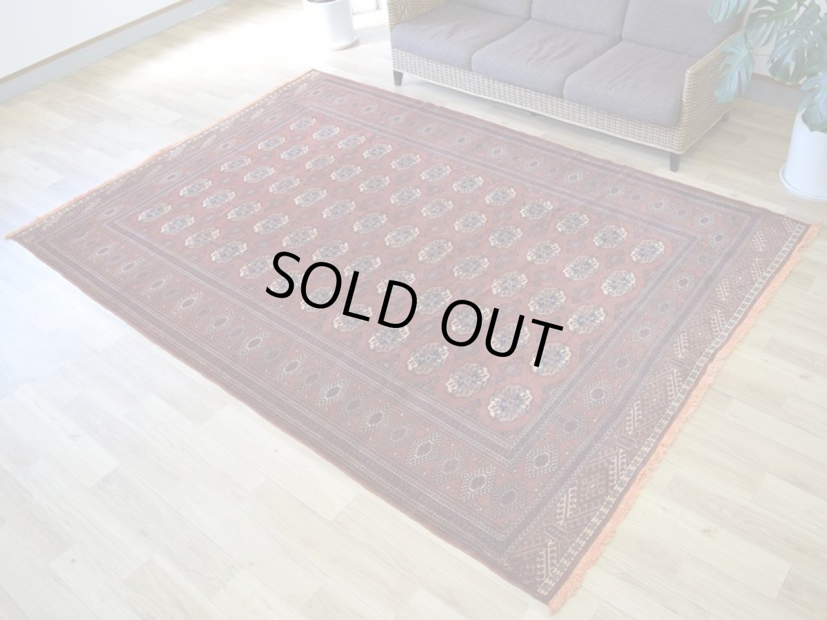 画像3: 良品 ペルシャ 部族絨毯 トルクメン 縦3m 横2m 6㎡ 6帖 リビング ダイニング 3人掛けソファ サイズ 300 x 210 cm No.P536 ウール 手織り ハンドメイド トライバル ラグ マット カーペット 茶 ブラウン ギュル 幾何学模様 民族柄 ビンテージ ヴィンテージ b-p536-300210h073a084 (3)