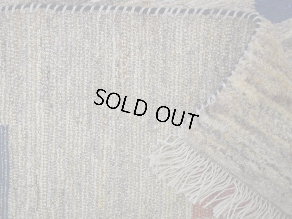 画像14: 新品 ペルシャ ギャッベ 縦2m 横1.5m 3㎡ 〜2帖 リビング ダイニング 2-3人掛けソファ サイズ 190 × 156 cm No.A565 肉厚 天然 ウール ギャベ 手織り ハンドメイド ラグ 絨毯 カーペット リビングダイニングルームやベッドサイドに 生成り クリーム 原毛系 マルチカラー カラフル n-a565-190156h023a024 (14)