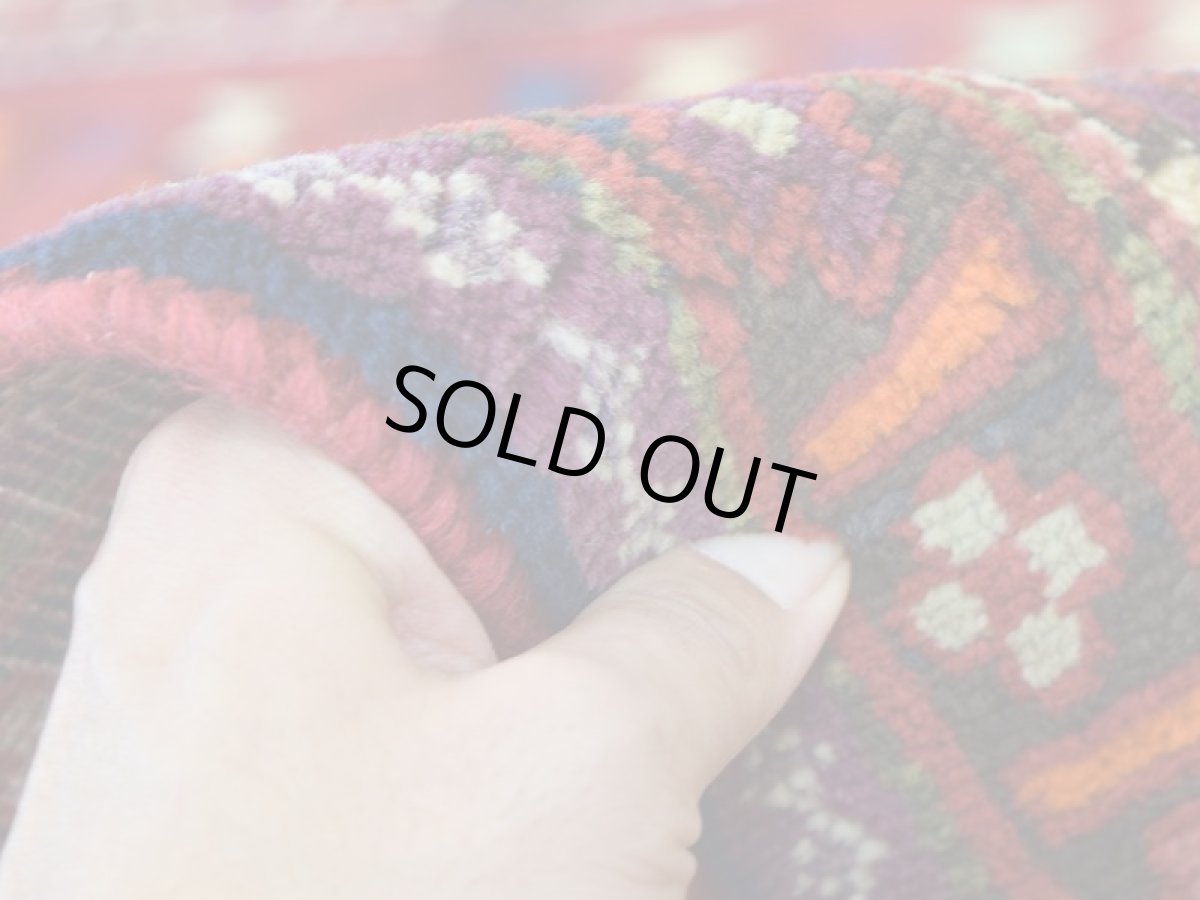 画像11: 良品 ペルシャ 部族絨毯 シールジャーン 縦2.5m 横2m 4.8㎡ 5帖程度 リビング ダイニング 3人掛けソファ サイズ 250 x 190 cm No.A772 肉厚 ウール 手織り ハンドメイド トライバル ラグ カーペット 赤 花柄 幾何学模様 民族柄 b-a772-250190h055a517 (11)