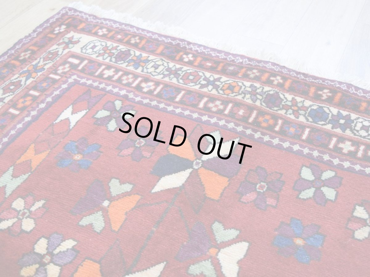 画像9: 良品 ペルシャ 部族絨毯 シールジャーン 縦2.5m 横2m 4.8㎡ 5帖程度 リビング ダイニング 3人掛けソファ サイズ 250 x 190 cm No.A772 肉厚 ウール 手織り ハンドメイド トライバル ラグ カーペット 赤 花柄 幾何学模様 民族柄 b-a772-250190h055a517 (9)