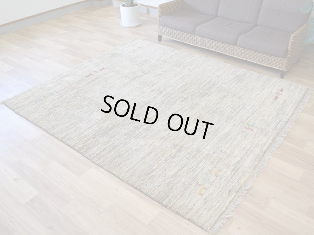 画像2: 新品 ペルシャ ギャッベ 縦2.3m 横2.1m 5㎡ 〜5帖 リビング ダイニング 2-3人掛けソファ サイズ 228 × 209 cm No.A573 肉厚 天然 ウール ギャベ 手織り ハンドメイド ラグ 絨毯 カーペット リビングダイニングルームやベッドサイドに 動物 生命の樹 柄 生成り クリーム ベージュ 茶 グレー 原毛系 n-a573-228209h715a276 (2)