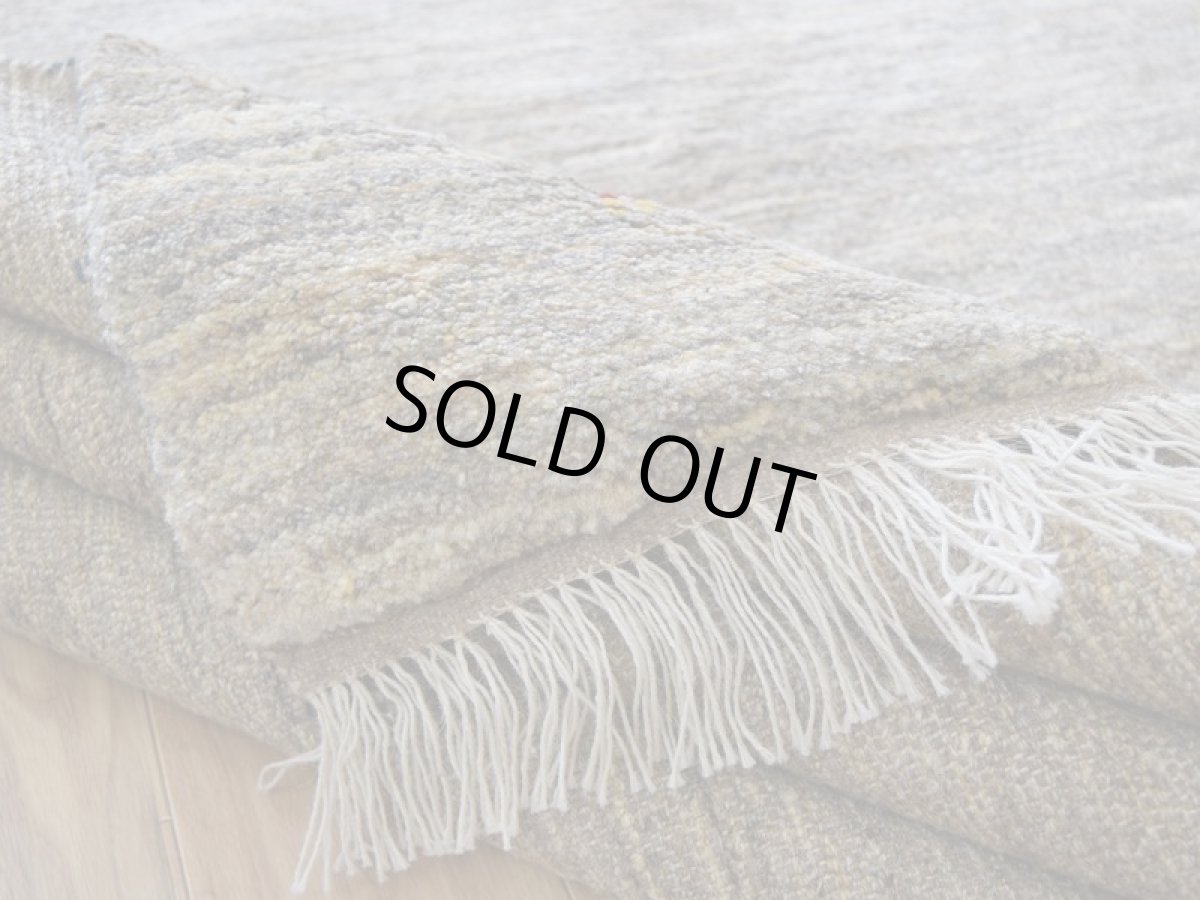 画像14: 新品 ペルシャ ギャッベ 縦2m 横2m 4㎡ 〜4帖程度 リビング ダイニング 2-3人掛けソファ 正方形 スクエア サイズ 196 × 206 cm No.A584 肉厚 天然 ウール ギャベ 手織り ハンドメイド ラグ 絨毯 カーペット 生成り クリーム ベージュ 茶 ライトグレー 原毛系 n-a584-196206h044a275 (14)