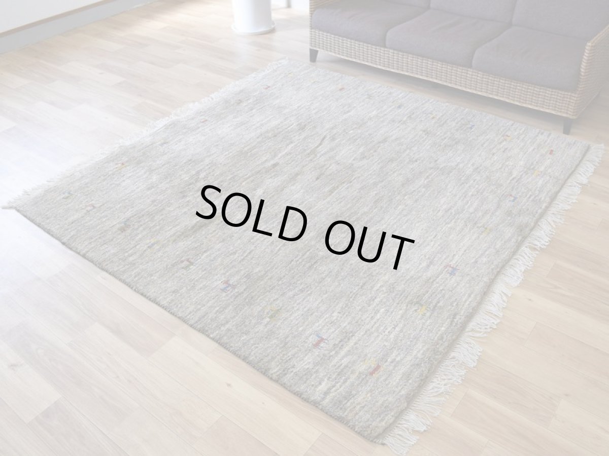 画像2: 新品 ペルシャ ギャッベ 縦2m 横2m 4㎡ 〜4帖程度 リビング ダイニング 2-3人掛けソファ 正方形 スクエア サイズ 196 × 206 cm No.A584 肉厚 天然 ウール ギャベ 手織り ハンドメイド ラグ 絨毯 カーペット 生成り クリーム ベージュ 茶 ライトグレー 原毛系 n-a584-196206h044a275 (2)