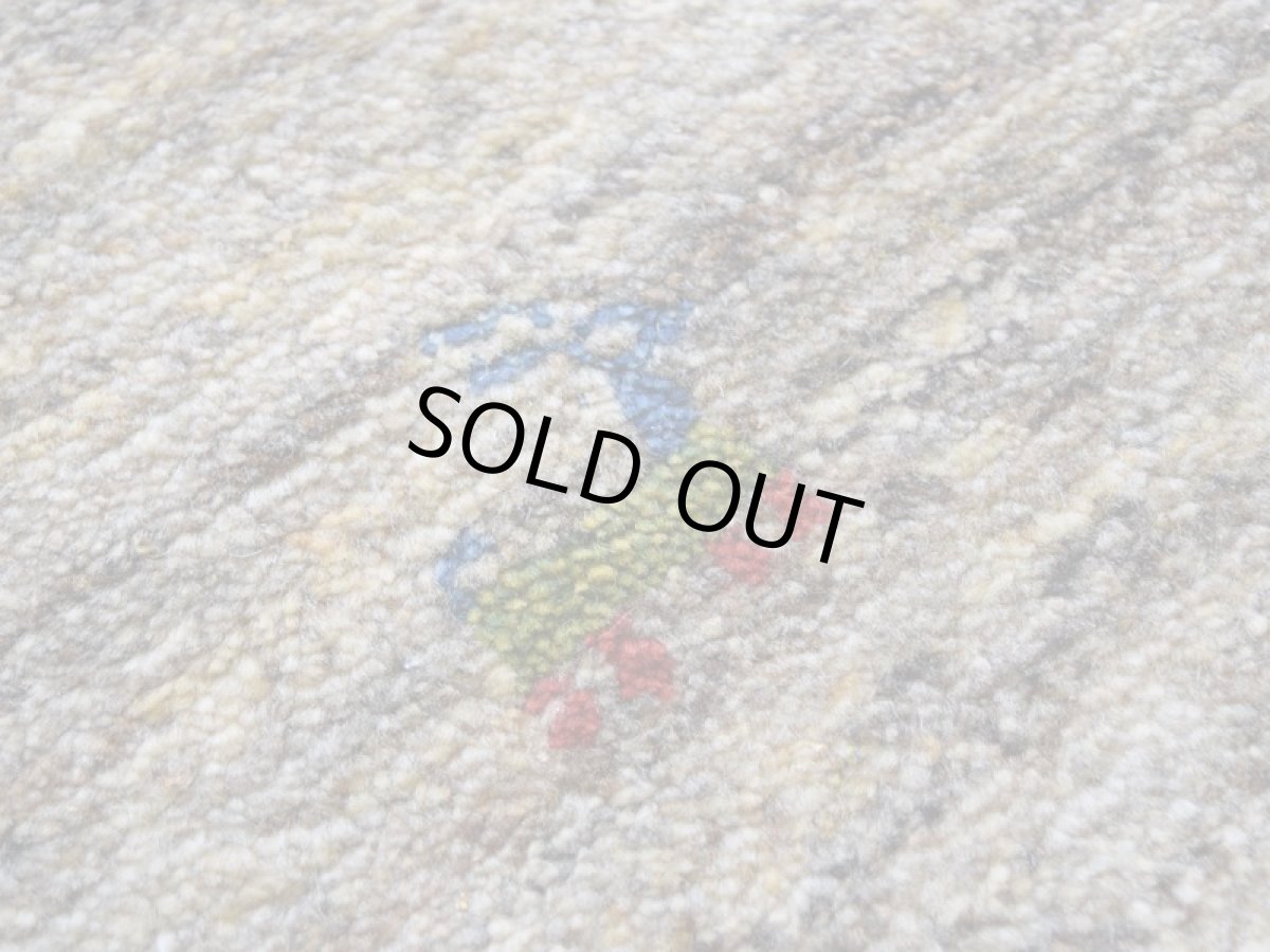 画像10: 新品 ペルシャ ギャッベ 縦2m 横2m 4㎡ 〜4帖程度 リビング ダイニング 2-3人掛けソファ 正方形 スクエア サイズ 196 × 206 cm No.A584 肉厚 天然 ウール ギャベ 手織り ハンドメイド ラグ 絨毯 カーペット 生成り クリーム ベージュ 茶 ライトグレー 原毛系 n-a584-196206h044a275 (10)