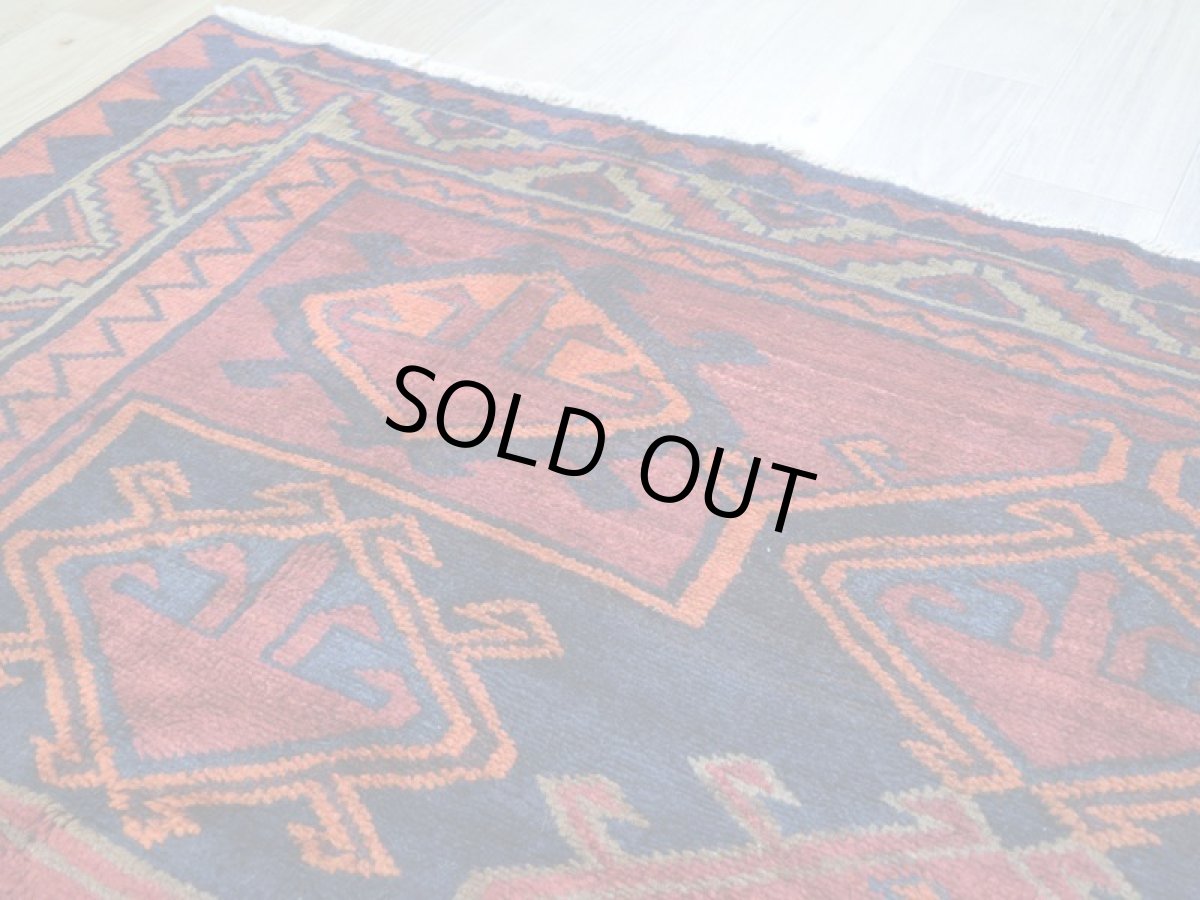 画像9: 良品 ペルシャ 部族絨毯  ロリ 縦2.7m 横1.9m 5㎡ 〜5帖 リビング ダイニング 2〜3人掛けソファ サイズ 265 x 185 cm No.A644 ウール 手織り ハンドメイド トライバル ラグ 部族絨毯 マット カーペット 幾何学模様 民族柄  赤 b-a644-265185h563a574 (9)