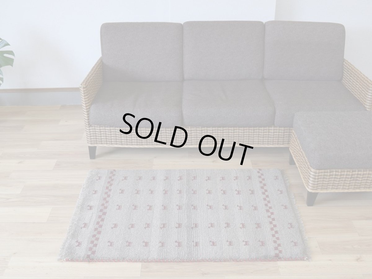 画像1: 新品 ペルシャ ギャッベ 縦1.2m アクセント ラグ サイズ 115 x 80 cm No.443 肉厚 天然 草木染 ウール 手織り ハンドメイド ギャベ マット カーペット  生命の樹 動物 民族柄 グレー エンジ n-443-11580s57 (1)