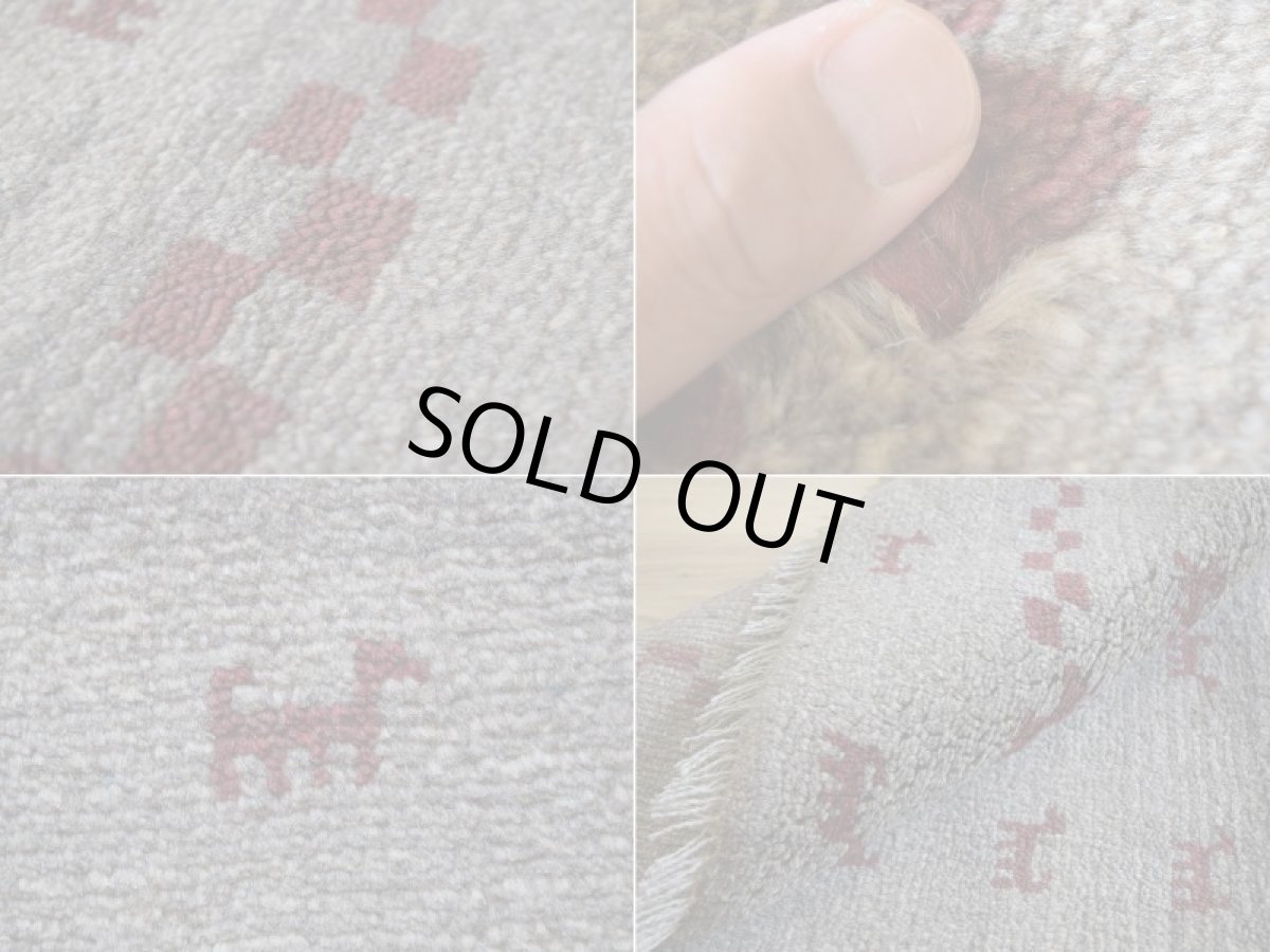 画像15: 新品 ペルシャ ギャッベ 縦1.2m アクセント ラグ サイズ 115 x 80 cm No.443 肉厚 天然 草木染 ウール 手織り ハンドメイド ギャベ マット カーペット  生命の樹 動物 民族柄 グレー エンジ n-443-11580s57 (15)