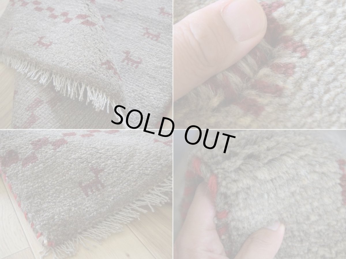 画像16: 新品 ペルシャ ギャッベ 縦1.2m アクセント ラグ サイズ 115 x 80 cm No.443 肉厚 天然 草木染 ウール 手織り ハンドメイド ギャベ マット カーペット  生命の樹 動物 民族柄 グレー エンジ n-443-11580s57 (16)