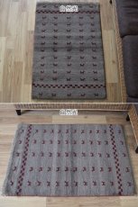画像3: 新品 ペルシャ ギャッベ 縦1.2m アクセント ラグ サイズ 115 x 80 cm No.443 肉厚 天然 草木染 ウール 手織り ハンドメイド ギャベ マット カーペット  生命の樹 動物 民族柄 グレー エンジ n-443-11580s57 (3)