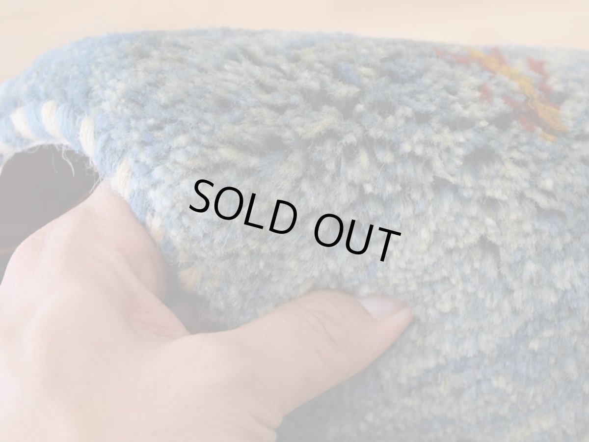 画像12: 新品 ペルシャ ギャッベ 縦1.8m 横1.3m 2.2㎡ 〜2帖 2人掛けソファ サイズ 175 × 123 cm No.1929 肉厚 天然 草木染 ウール ギャベ 手織り ハンドメイド ラグ 絨毯 カーペット ロリバフト リビングルームソファ足元やベッドサイドに 生成り クリーム インディゴブルー  n-1929-175123s532a003 (12)