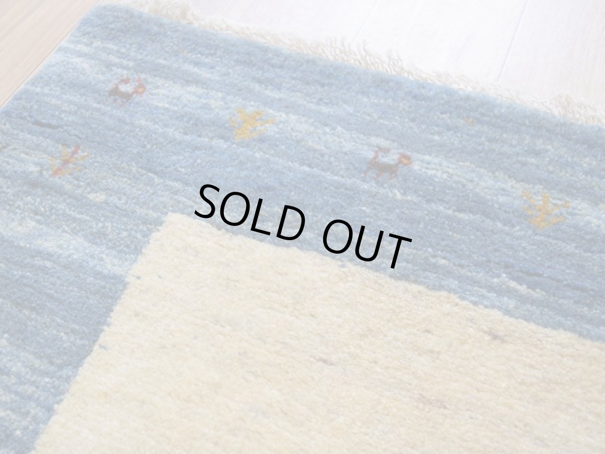 画像9: 新品 ペルシャ ギャッベ 縦1.8m 横1.3m 2.2㎡ 〜2帖 2人掛けソファ サイズ 175 × 123 cm No.1929 肉厚 天然 草木染 ウール ギャベ 手織り ハンドメイド ラグ 絨毯 カーペット ロリバフト リビングルームソファ足元やベッドサイドに 生成り クリーム インディゴブルー  n-1929-175123s532a003 (9)