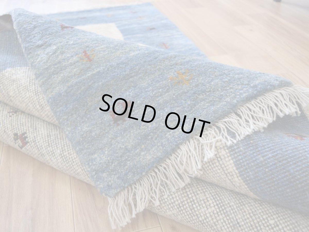 画像13: 新品 ペルシャ ギャッベ 縦1.8m 横1.3m 2.2㎡ 〜2帖 2人掛けソファ サイズ 175 × 123 cm No.1929 肉厚 天然 草木染 ウール ギャベ 手織り ハンドメイド ラグ 絨毯 カーペット ロリバフト リビングルームソファ足元やベッドサイドに 生成り クリーム インディゴブルー  n-1929-175123s532a003 (13)
