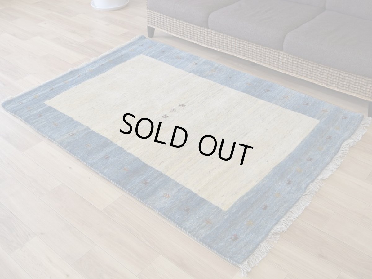 画像2: 新品 ペルシャ ギャッベ 縦1.8m 横1.3m 2.2㎡ 〜2帖 2人掛けソファ サイズ 175 × 123 cm No.1929 肉厚 天然 草木染 ウール ギャベ 手織り ハンドメイド ラグ 絨毯 カーペット ロリバフト リビングルームソファ足元やベッドサイドに 生成り クリーム インディゴブルー  n-1929-175123s532a003 (2)