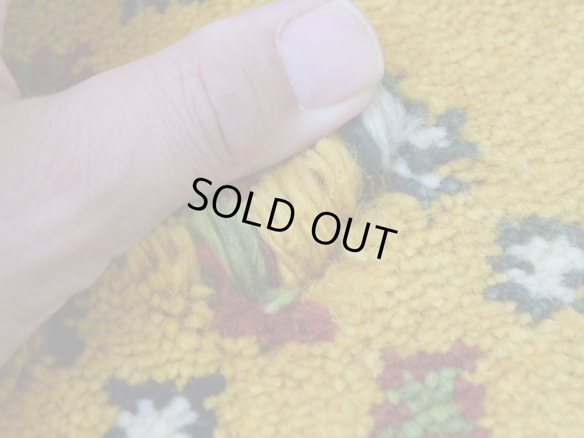 画像12: 新品 ペルシャ ギャッベ 玄関 マット サイズ 92 × 62 cm No.2231 肉厚 天然 ウール ギャベ 手織り ハンドメイド ラグ 絨毯 カーペット ロリバフト 玄関ドアマットのアクセントに イエロー 黄色 n-2231-092062h001a031 (12)