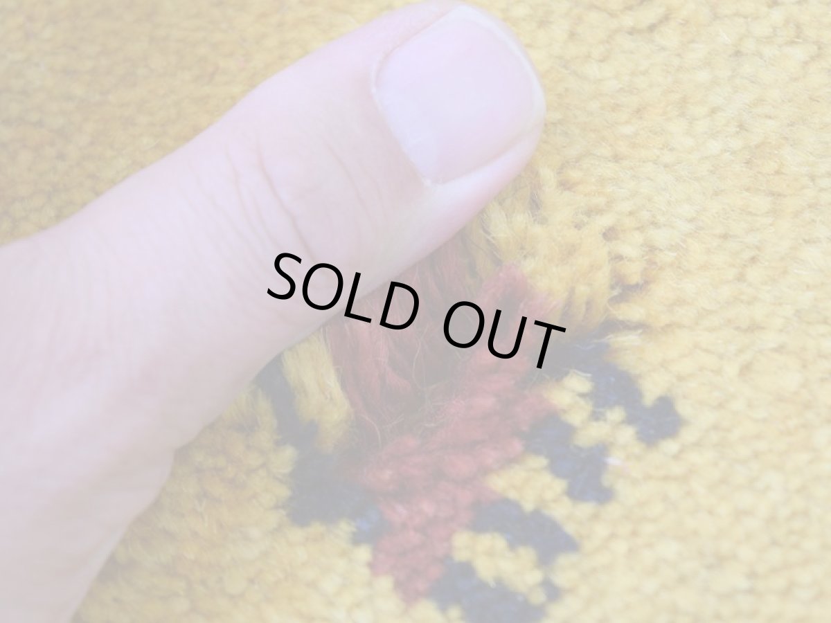 画像14: 新品 ペルシャ ギャッベ 玄関 マット サイズ 92 × 62 cm No.2231 肉厚 天然 ウール ギャベ 手織り ハンドメイド ラグ 絨毯 カーペット ロリバフト 玄関ドアマットのアクセントに イエロー 黄色 n-2231-092062h001a031 (14)