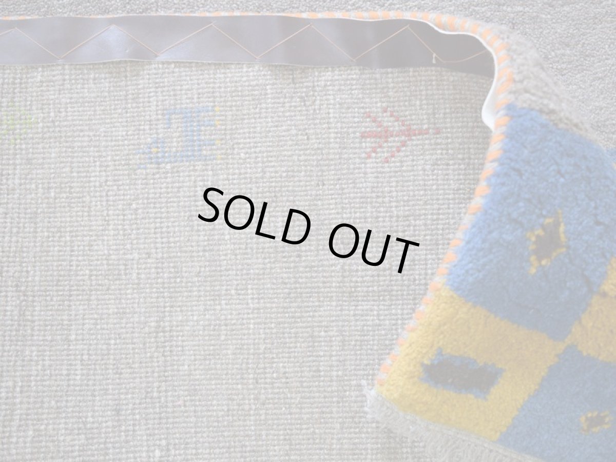 画像13: 新品 ペルシャ ギャッベ 縦1.9m 横1.2m 2.3㎡ 〜2帖 2人掛けソファ サイズ 185 × 120 cm No.1943 肉厚 天然 草木染 ウール ギャベ 手織り ハンドメイド ラグ 絨毯 カーペット ロリバフト リビングルームソファ足元やベッドサイドに パッチワーク系デザイン グレー マルチカラー n-1943-185120s042a013 (13)