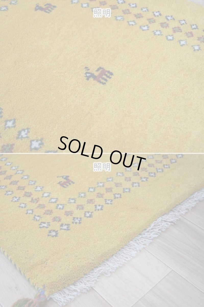 画像7: 新品 ペルシャ ギャッベ 玄関 マット サイズ 92 × 62 cm No.2231 肉厚 天然 ウール ギャベ 手織り ハンドメイド ラグ 絨毯 カーペット ロリバフト 玄関ドアマットのアクセントに イエロー 黄色 n-2231-092062h001a031 (7)
