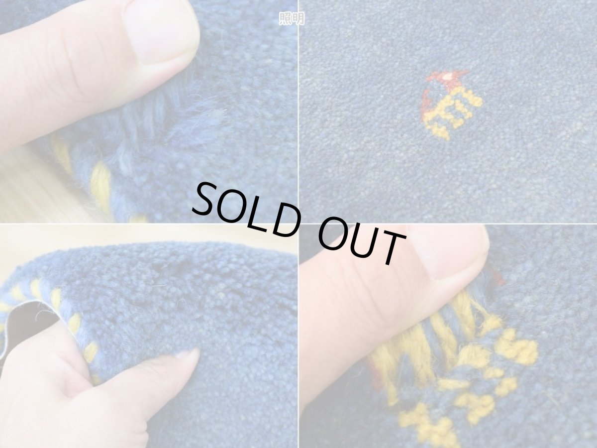 画像9: 新品 ペルシャ ギャッベ 玄関 マット サイズ 90 × 64 cm No.2227 肉厚 天然 ウール ギャベ 手織り ハンドメイド ラグ 絨毯 カーペット ロリバフト 玄関ドアマットのアクセントに インディゴブルー  n-2227-090064h001a031 (9)