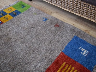 画像1: 新品 ペルシャ ギャッベ 縦1.9m 横1.2m 2.3㎡ 〜2帖 2人掛けソファ サイズ 185 × 120 cm No.1943 肉厚 天然 草木染 ウール ギャベ 手織り ハンドメイド ラグ 絨毯 カーペット ロリバフト リビングルームソファ足元やベッドサイドに パッチワーク系デザイン グレー マルチカラー n-1943-185120s042a013