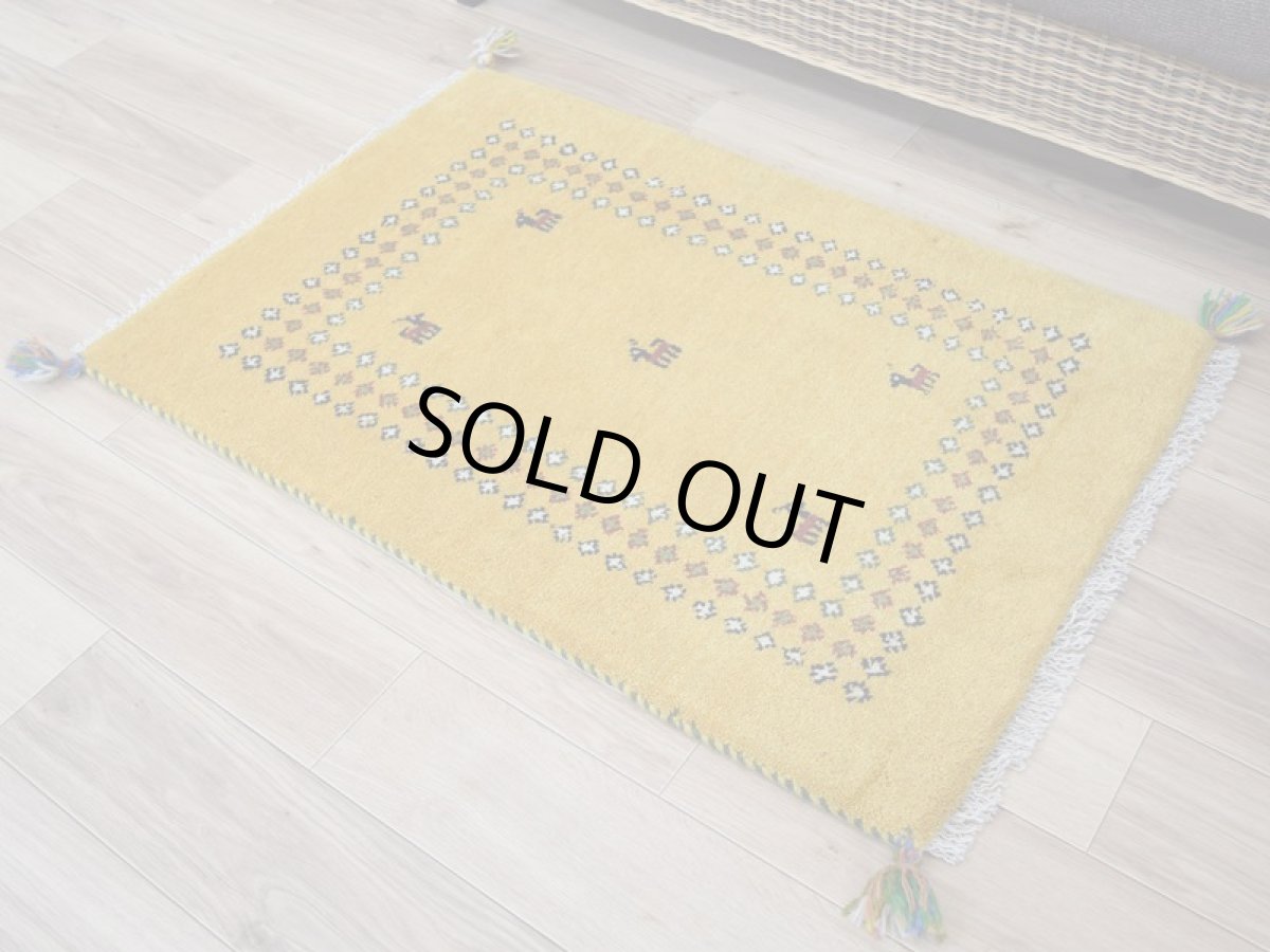 画像2: 新品 ペルシャ ギャッベ 玄関 マット サイズ 92 × 62 cm No.2231 肉厚 天然 ウール ギャベ 手織り ハンドメイド ラグ 絨毯 カーペット ロリバフト 玄関ドアマットのアクセントに イエロー 黄色 n-2231-092062h001a031 (2)