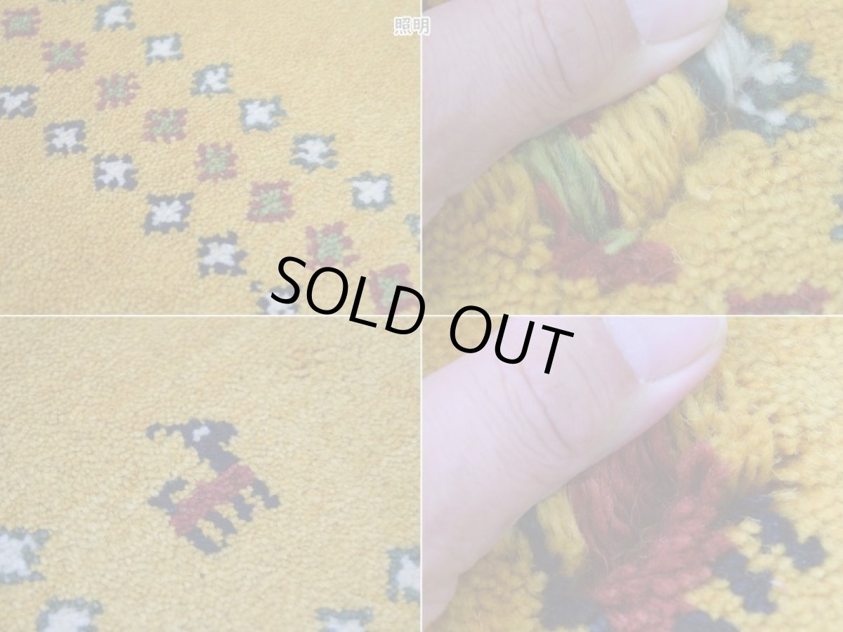 画像17: 新品 ペルシャ ギャッベ 玄関 マット サイズ 92 × 62 cm No.2231 肉厚 天然 ウール ギャベ 手織り ハンドメイド ラグ 絨毯 カーペット ロリバフト 玄関ドアマットのアクセントに イエロー 黄色 n-2231-092062h001a031 (17)