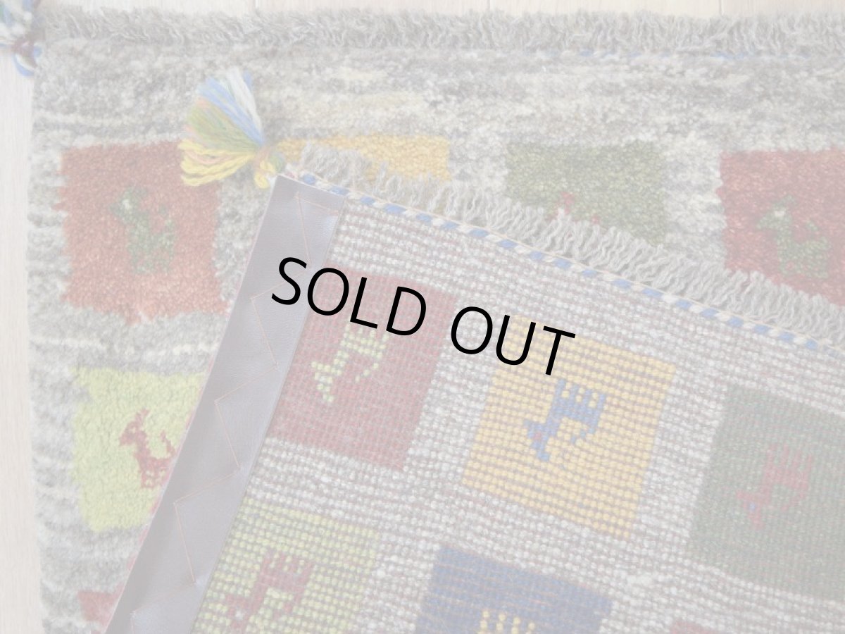 画像16: 新品 ペルシャ ギャッベ 玄関 マット サイズ 87 × 60 cm No.2229 肉厚 天然 ウール ギャベ 手織り ハンドメイド ラグ 絨毯 カーペット ロリバフト 玄関ドアマットのアクセントに 生成り グレー ベージュ 原毛系 マルチカラー n-2229-087060h001a031 (16)