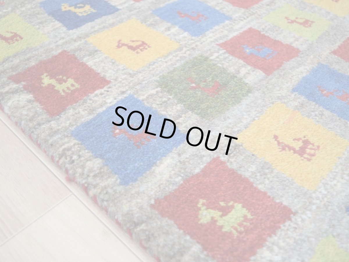 画像9: 新品 ペルシャ ギャッベ 玄関 マット サイズ 87 × 60 cm No.2229 肉厚 天然 ウール ギャベ 手織り ハンドメイド ラグ 絨毯 カーペット ロリバフト 玄関ドアマットのアクセントに 生成り グレー ベージュ 原毛系 マルチカラー n-2229-087060h001a031 (9)