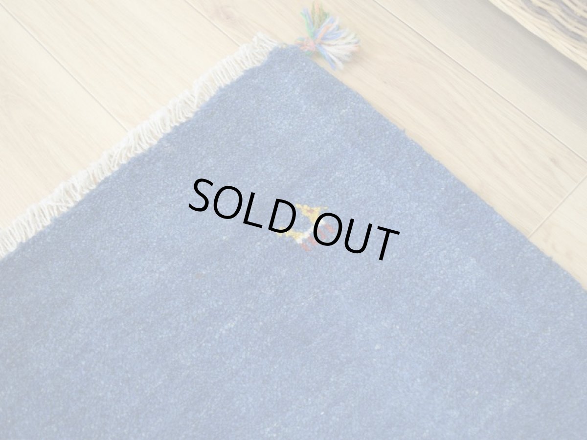 画像12: 新品 ペルシャ ギャッベ 玄関 マット サイズ 90 × 64 cm No.2227 肉厚 天然 ウール ギャベ 手織り ハンドメイド ラグ 絨毯 カーペット ロリバフト 玄関ドアマットのアクセントに インディゴブルー  n-2227-090064h001a031 (12)