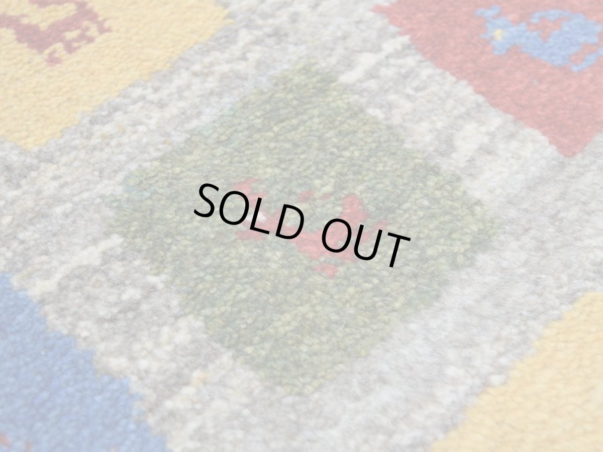 画像11: 新品 ペルシャ ギャッベ 玄関 マット サイズ 87 × 60 cm No.2229 肉厚 天然 ウール ギャベ 手織り ハンドメイド ラグ 絨毯 カーペット ロリバフト 玄関ドアマットのアクセントに 生成り グレー ベージュ 原毛系 マルチカラー n-2229-087060h001a031 (11)