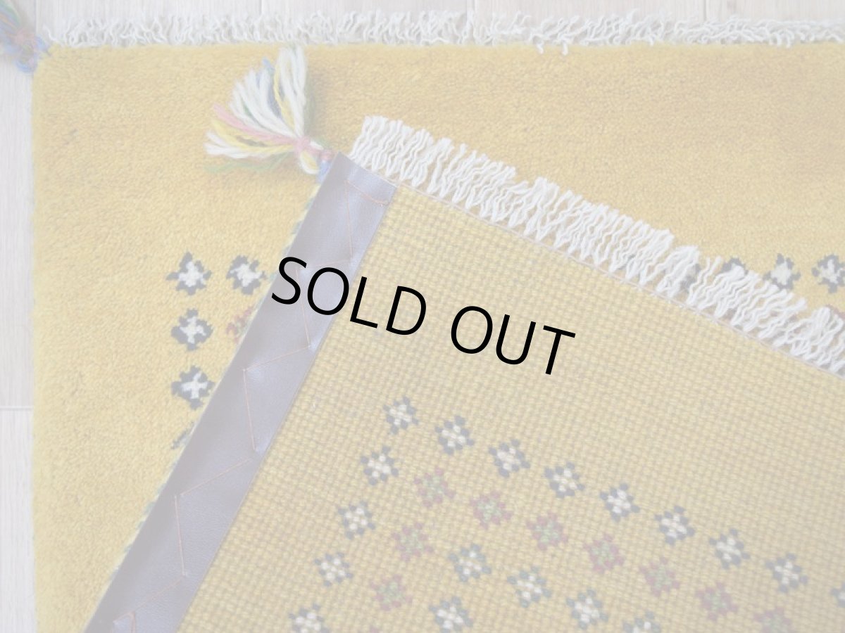 画像16: 新品 ペルシャ ギャッベ 玄関 マット サイズ 92 × 62 cm No.2231 肉厚 天然 ウール ギャベ 手織り ハンドメイド ラグ 絨毯 カーペット ロリバフト 玄関ドアマットのアクセントに イエロー 黄色 n-2231-092062h001a031 (16)