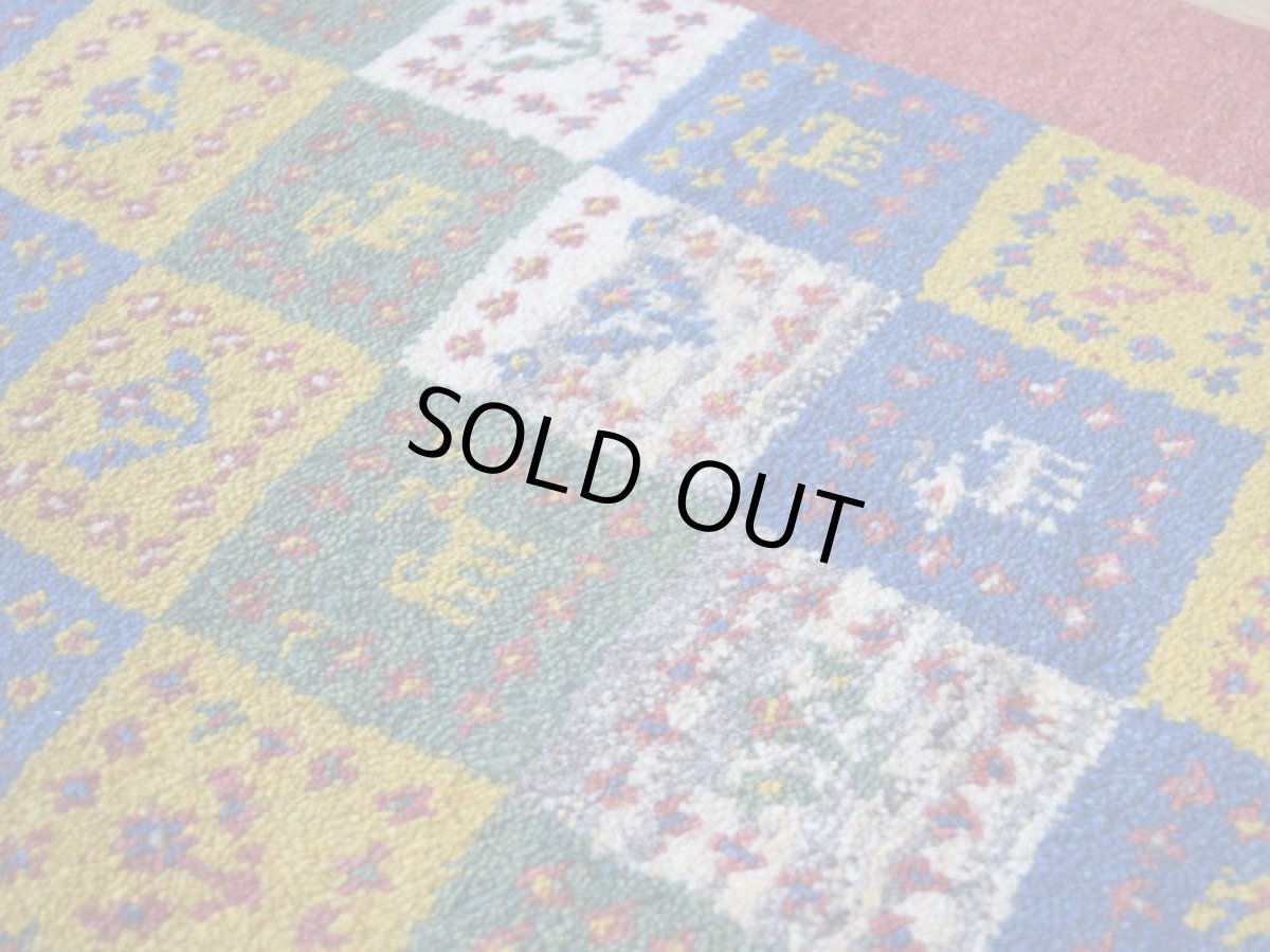 画像9: 新品 ペルシャ ギャッベ 玄関 マット サイズ 90 × 60 cm No.2226 肉厚 天然 ウール ギャベ 手織り ハンドメイド ラグ 絨毯 カーペット ロリバフト 玄関ドアマットのアクセントに パッチワーク柄 赤 マルチカラー n-2226-090060h001a031 (9)