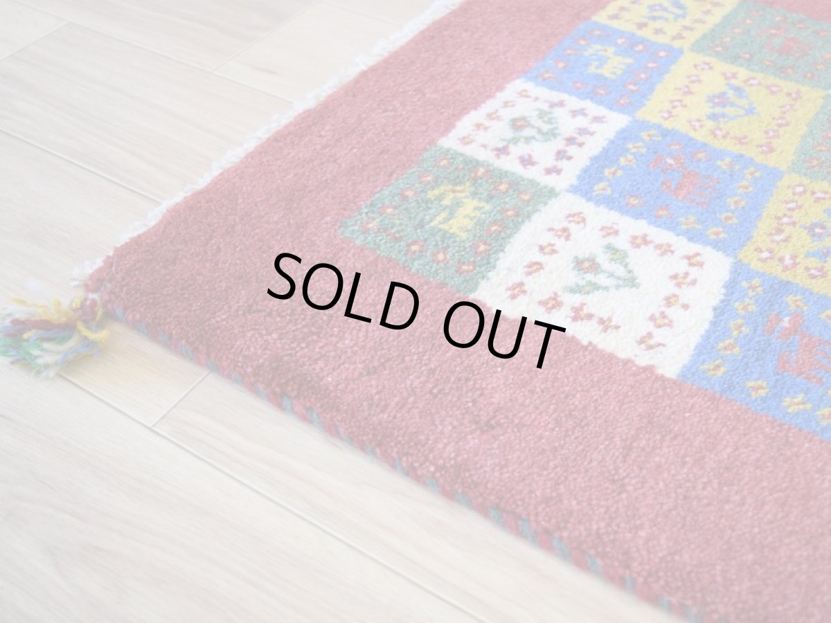 画像10: 新品 ペルシャ ギャッベ 玄関 マット サイズ 90 × 60 cm No.2226 肉厚 天然 ウール ギャベ 手織り ハンドメイド ラグ 絨毯 カーペット ロリバフト 玄関ドアマットのアクセントに パッチワーク柄 赤 マルチカラー n-2226-090060h001a031 (10)