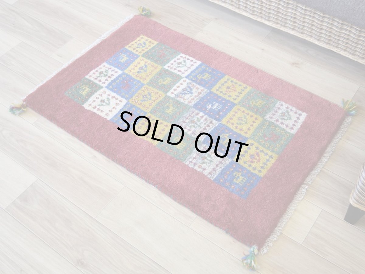 画像2: 新品 ペルシャ ギャッベ 玄関 マット サイズ 90 × 60 cm No.2226 肉厚 天然 ウール ギャベ 手織り ハンドメイド ラグ 絨毯 カーペット ロリバフト 玄関ドアマットのアクセントに パッチワーク柄 赤 マルチカラー n-2226-090060h001a031 (2)