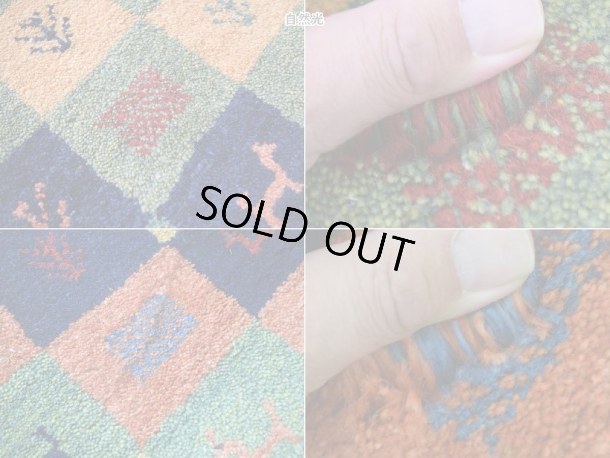 画像15: 新品 ペルシャ ギャッベ 玄関 マット サイズ 107 × 72 cm No.A599 肉厚 天然 ウール ギャベ 手織り ハンドメイド ラグ 絨毯 カーペット ロリバフト 玄関ドアマットのアクセントに パッチワーク柄 緑 グリーン オレンジ ネイビー マルチカラー n-a599-107072h511a051 (15)