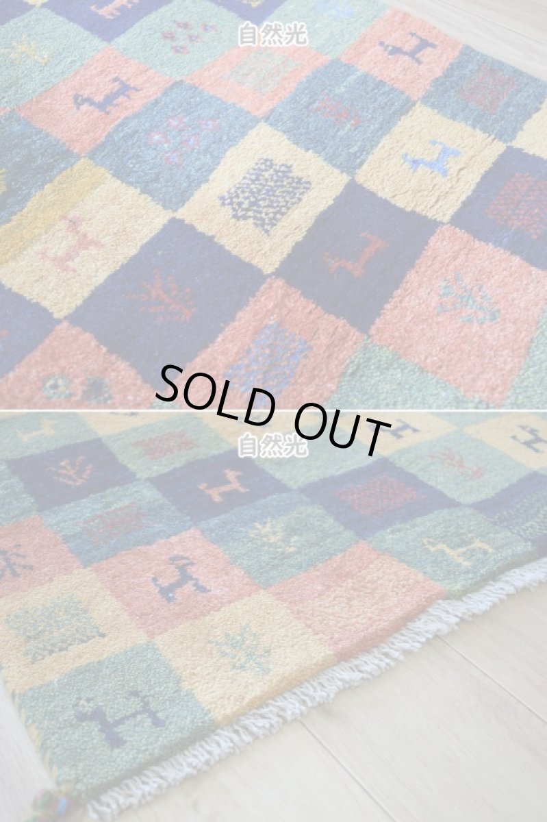 画像8: 新品 ペルシャ ギャッベ 玄関 マット サイズ 107 × 72 cm No.A599 肉厚 天然 ウール ギャベ 手織り ハンドメイド ラグ 絨毯 カーペット ロリバフト 玄関ドアマットのアクセントに パッチワーク柄 緑 グリーン オレンジ ネイビー マルチカラー n-a599-107072h511a051 (8)