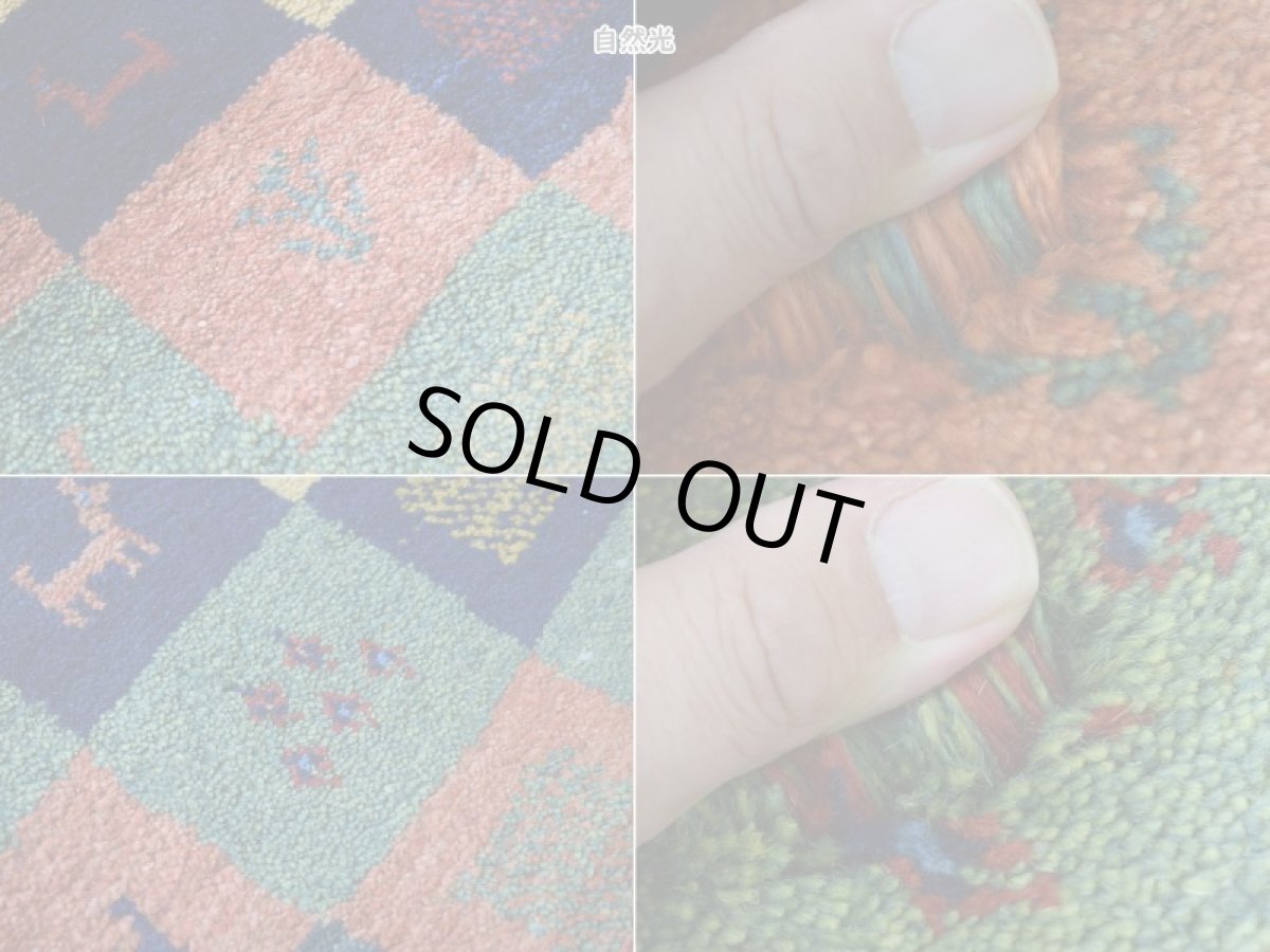 画像17: 新品 ペルシャ ギャッベ 玄関 マット サイズ 107 × 72 cm No.A599 肉厚 天然 ウール ギャベ 手織り ハンドメイド ラグ 絨毯 カーペット ロリバフト 玄関ドアマットのアクセントに パッチワーク柄 緑 グリーン オレンジ ネイビー マルチカラー n-a599-107072h511a051 (17)