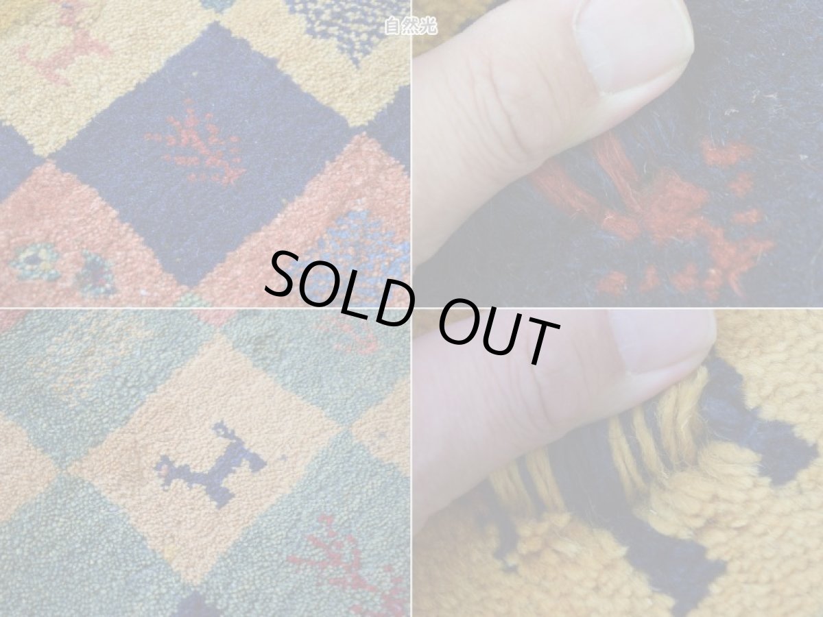 画像16: 新品 ペルシャ ギャッベ 玄関 マット サイズ 107 × 72 cm No.A599 肉厚 天然 ウール ギャベ 手織り ハンドメイド ラグ 絨毯 カーペット ロリバフト 玄関ドアマットのアクセントに パッチワーク柄 緑 グリーン オレンジ ネイビー マルチカラー n-a599-107072h511a051 (16)