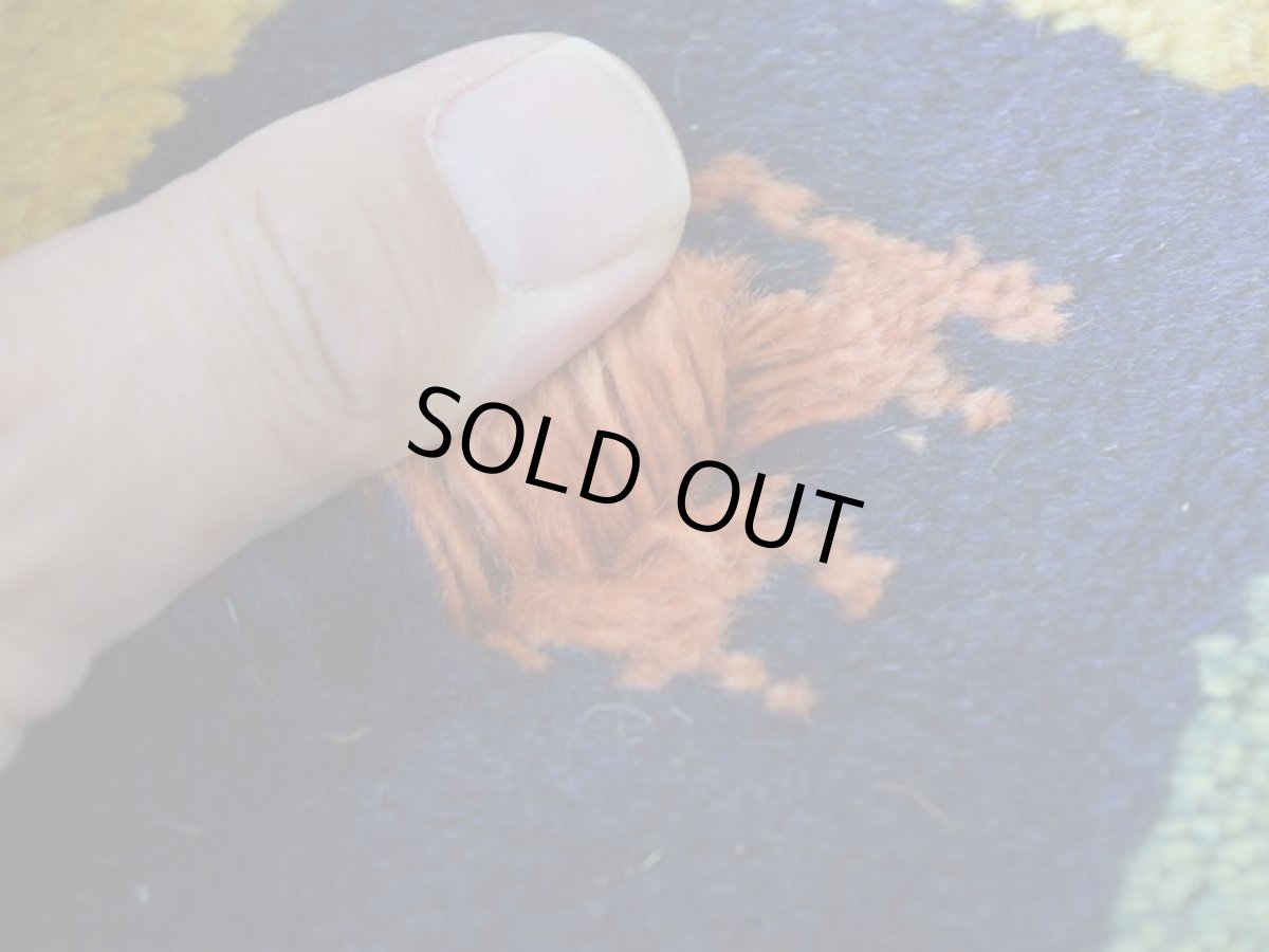 画像10: 新品 ペルシャ ギャッベ 玄関 マット サイズ 107 × 72 cm No.A599 肉厚 天然 ウール ギャベ 手織り ハンドメイド ラグ 絨毯 カーペット ロリバフト 玄関ドアマットのアクセントに パッチワーク柄 緑 グリーン オレンジ ネイビー マルチカラー n-a599-107072h511a051 (10)