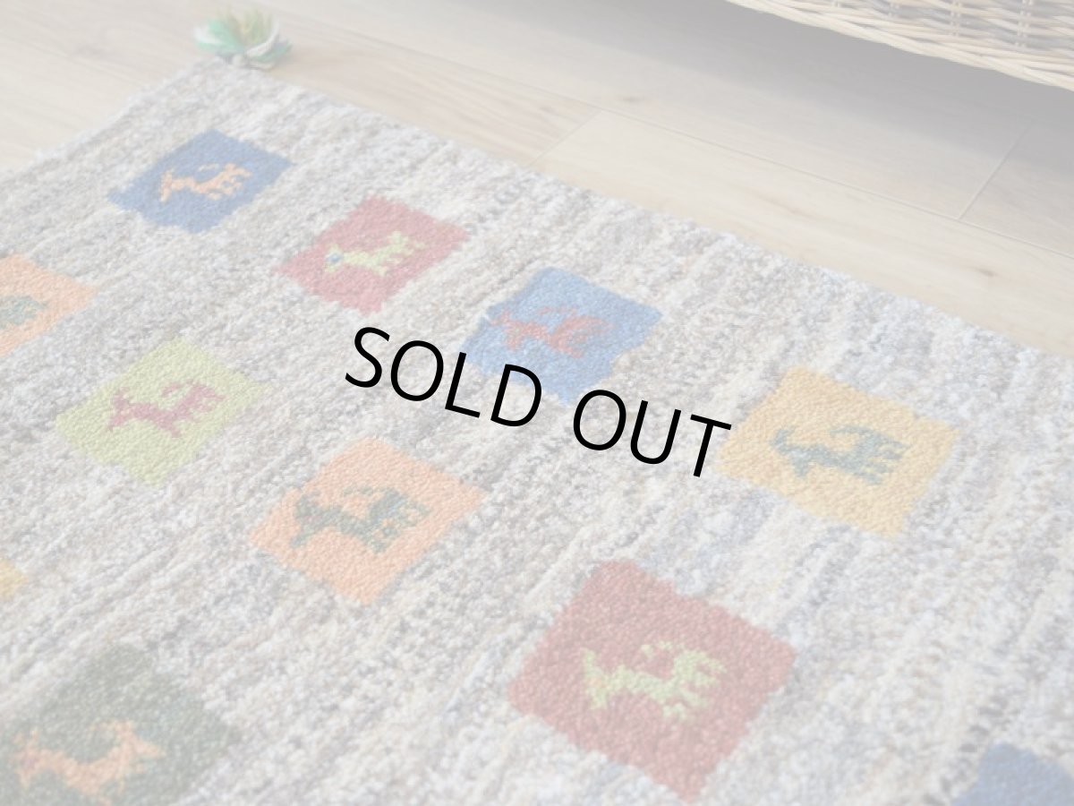 画像8: 新品 ペルシャ ギャッベ 玄関 マット サイズ 86 × 62 cm No.2224 肉厚 天然 ウール ギャベ 手織り ハンドメイド ラグ 絨毯 カーペット ロリバフト 玄関ドアマットのアクセントに 生成り クリーム ベージュ 原毛系 マルチカラー n-2224-086062h001a031 (8)