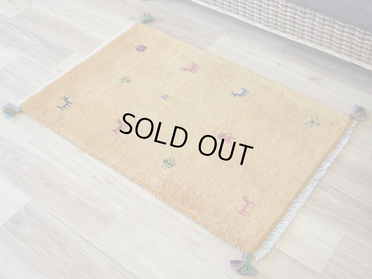 画像2: 新品 ペルシャ ギャッベ 玄関 マット サイズ 88 × 57 cm No.2223 肉厚 天然 ウール ギャベ 手織り ハンドメイド ラグ 絨毯 カーペット ロリバフト 玄関ドアマットのアクセントに イエロー 黄色 からし色  n-2223-088057h001a031 (2)