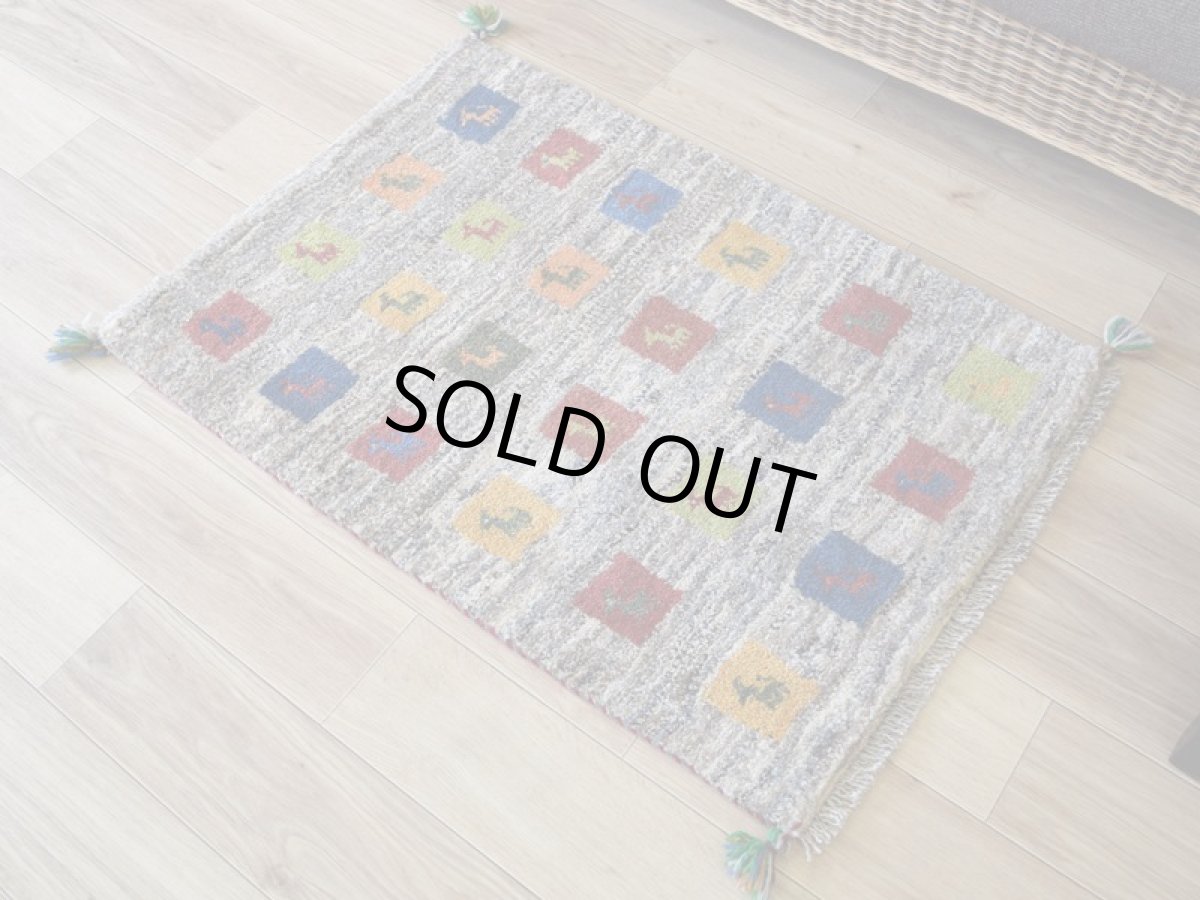 画像2: 新品 ペルシャ ギャッベ 玄関 マット サイズ 86 × 62 cm No.2224 肉厚 天然 ウール ギャベ 手織り ハンドメイド ラグ 絨毯 カーペット ロリバフト 玄関ドアマットのアクセントに 生成り クリーム ベージュ 原毛系 マルチカラー n-2224-086062h001a031 (2)