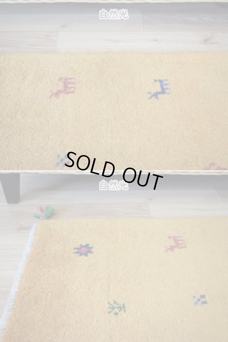 画像5: 新品 ペルシャ ギャッベ 玄関 マット サイズ 88 × 57 cm No.2223 肉厚 天然 ウール ギャベ 手織り ハンドメイド ラグ 絨毯 カーペット ロリバフト 玄関ドアマットのアクセントに イエロー 黄色 からし色  n-2223-088057h001a031 (5)