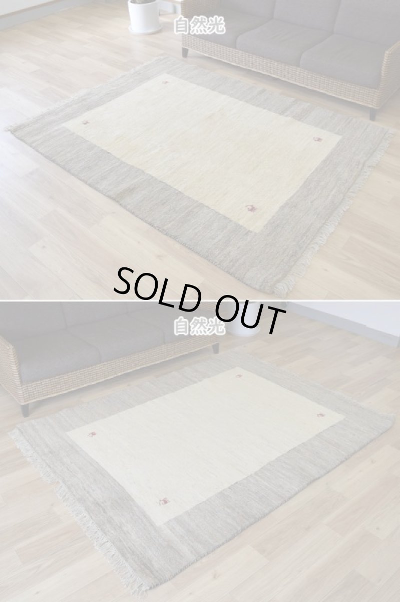 画像4: 新品 ペルシャ ギャッベ 縦2m 横1.5m 3㎡ 〜3帖 リビング ダイニング 2-3人掛けソファ サイズ 198 × 150 cm No.A570 肉厚 天然 ウール ギャベ 手織り ハンドメイド ラグ 絨毯 カーペット リビングダイニングルームやベッドサイドに 赤 生成り グレー 原毛系 動物 n-a570-198150h523a324 (4)