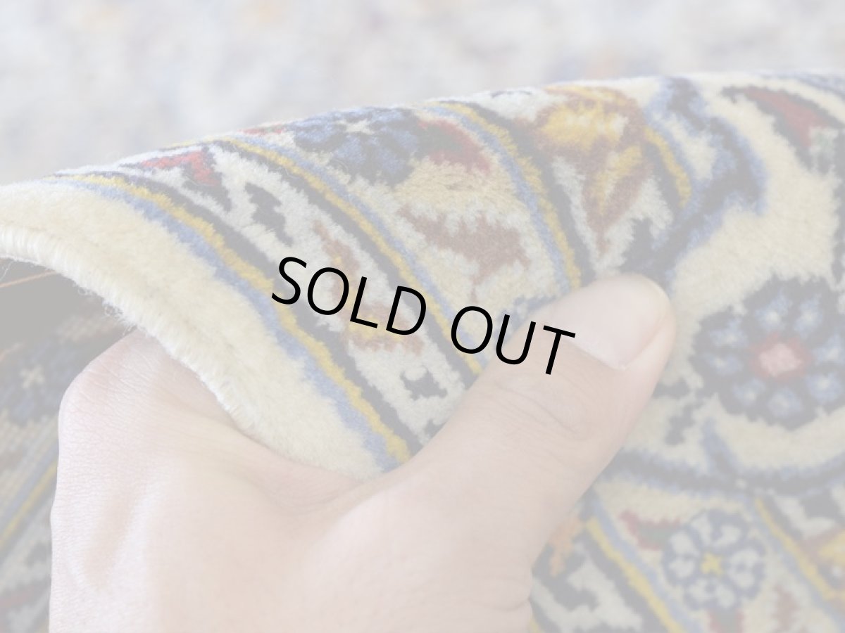 画像12: 美品 ペルシャ 絨毯 カシャーン 産 シャドサル工房 工房名入 縦2.5m 横1.5m 3.3㎡ 〜3.5帖程度 リビング ダイニング 2-3人掛けソファ サイズ 227 x 145 cm No.2635 コルクウール 手織り ラグ 敷物 カーペット メダリオン 生成り アイボリー ベージュ a-2635-227145s035a096 (12)