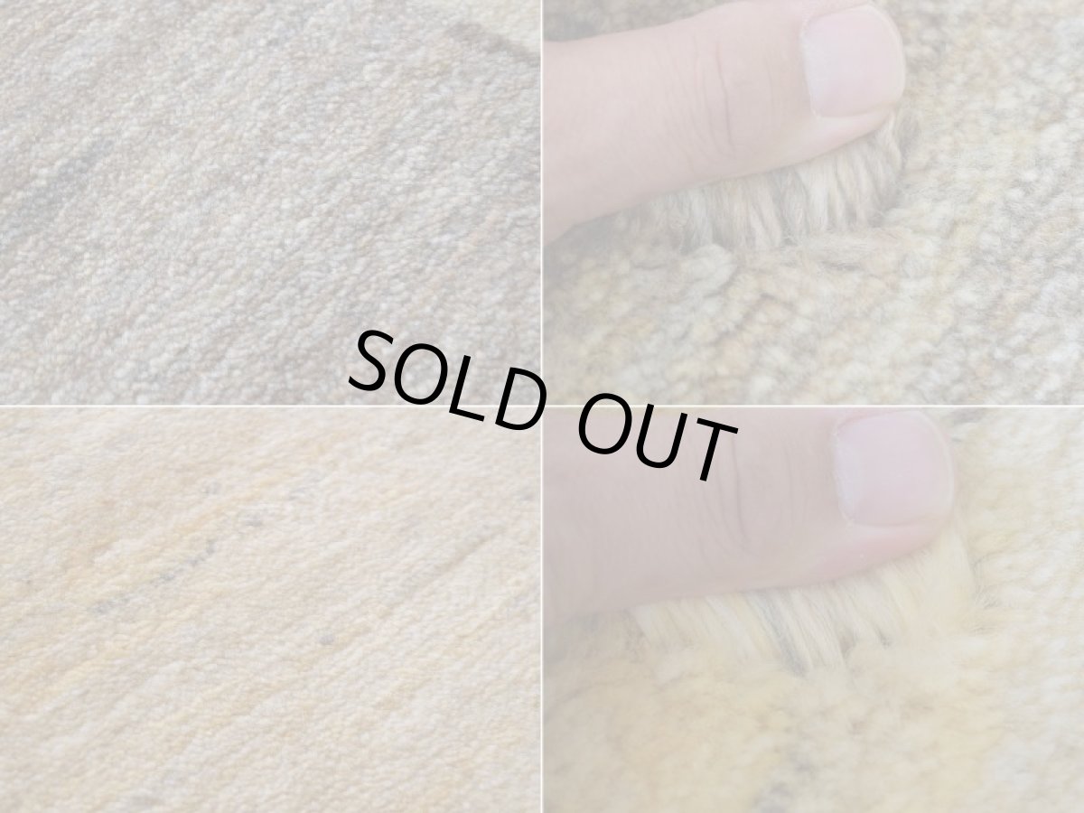 画像17: 新品 ペルシャ ギャッベ 縦2m 横1.5m 3㎡ 〜3帖 リビング ダイニング 2-3人掛けソファ サイズ 198 × 150 cm No.A570 肉厚 天然 ウール ギャベ 手織り ハンドメイド ラグ 絨毯 カーペット リビングダイニングルームやベッドサイドに 赤 生成り グレー 原毛系 動物 n-a570-198150h523a324 (17)